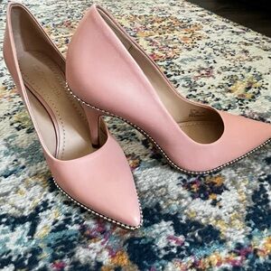 Barely worn size 7.5 Coach Waverly pump.